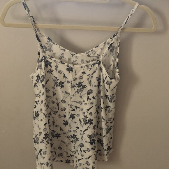 Cute flowing summer tank top!๐ฅฐ - Picture 3 of 5